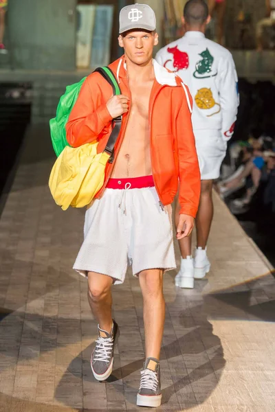 Look 13